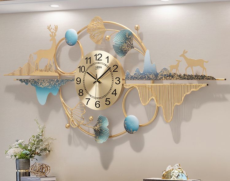 Đồng hồ trang trí phòng khách: cách chọn & treo đúng 2